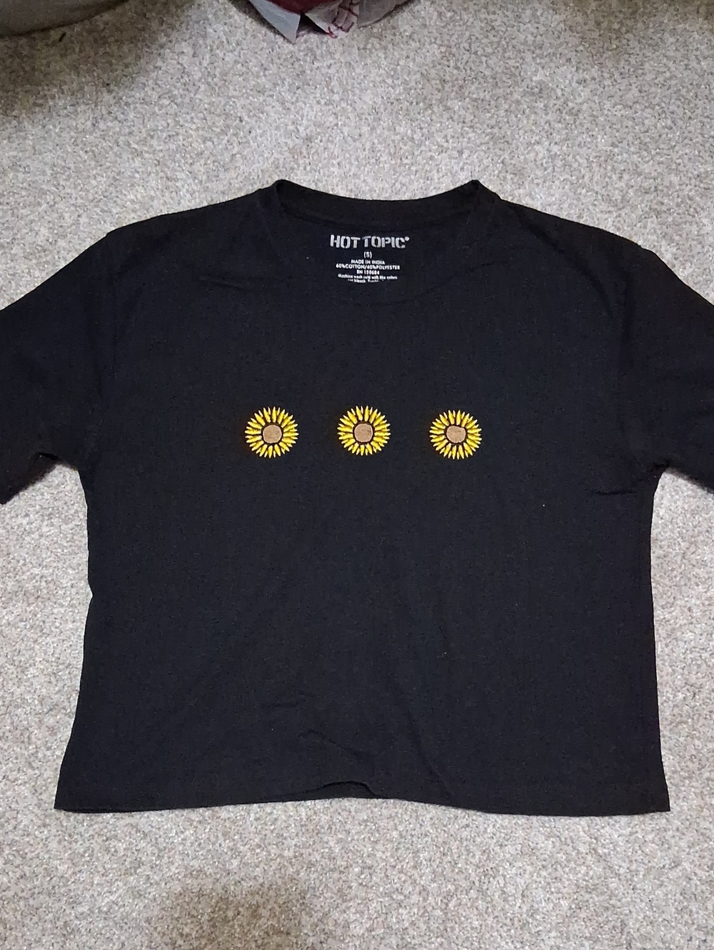 Hot Topic Black Cropped Tee with Yellow Sunflower Trio